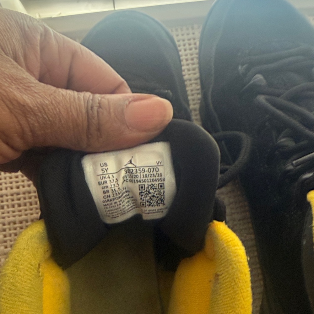 Jordan Kids Sneakers Black and Yellow - Picture 7 of 8